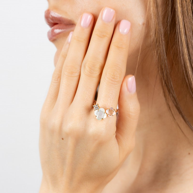 Bague Bouquet quartz rose, nacre blanche or jaune et diamants