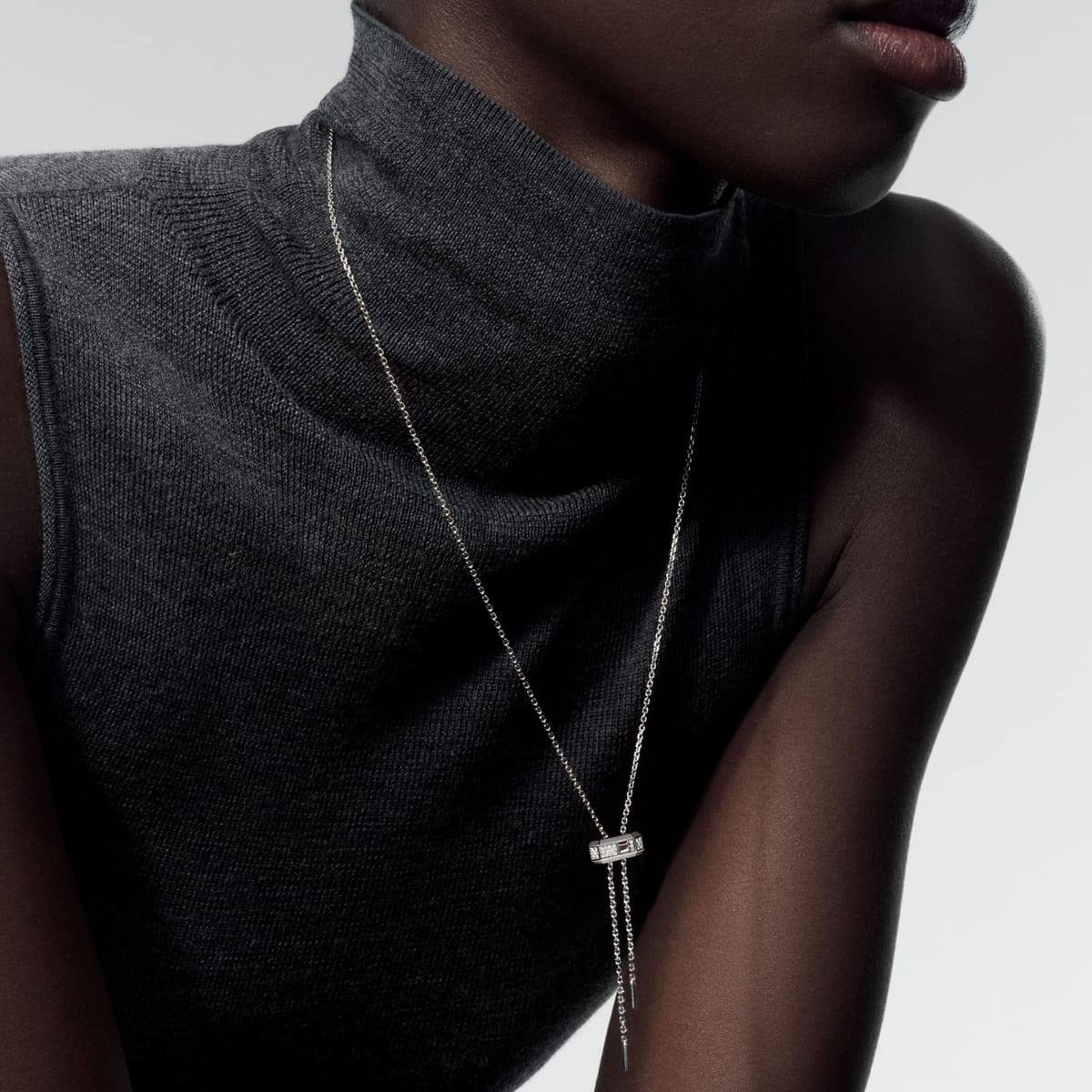 Collier Cravate Moderniste or et diamants