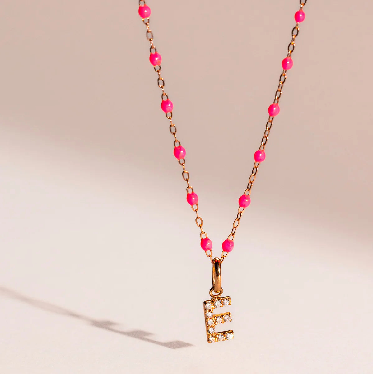 Pendentif Lucky Letter E or jaune et diamants