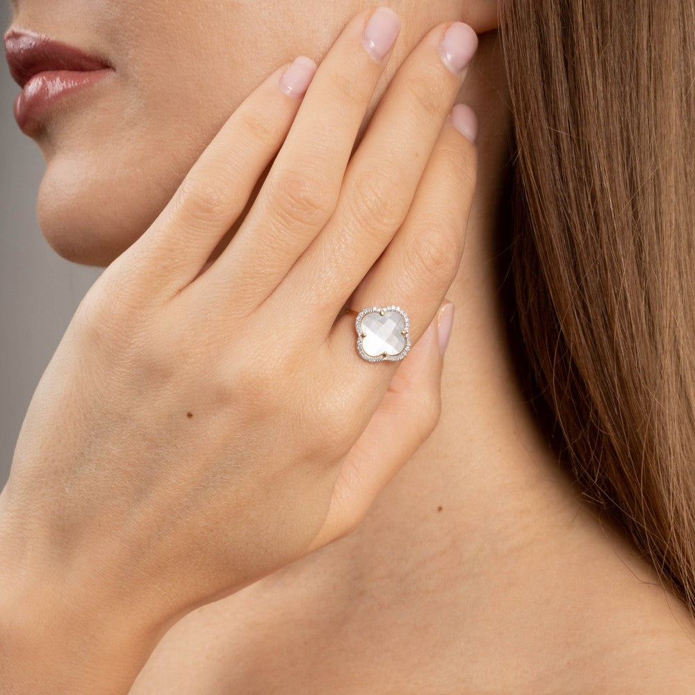 Bague Victoria nacre blanche or blanc et diamants