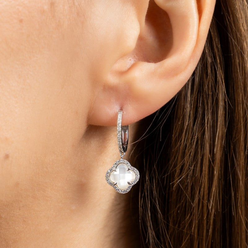 Boucles d'oreilles Victoria nacre blanche or blanc et diamants