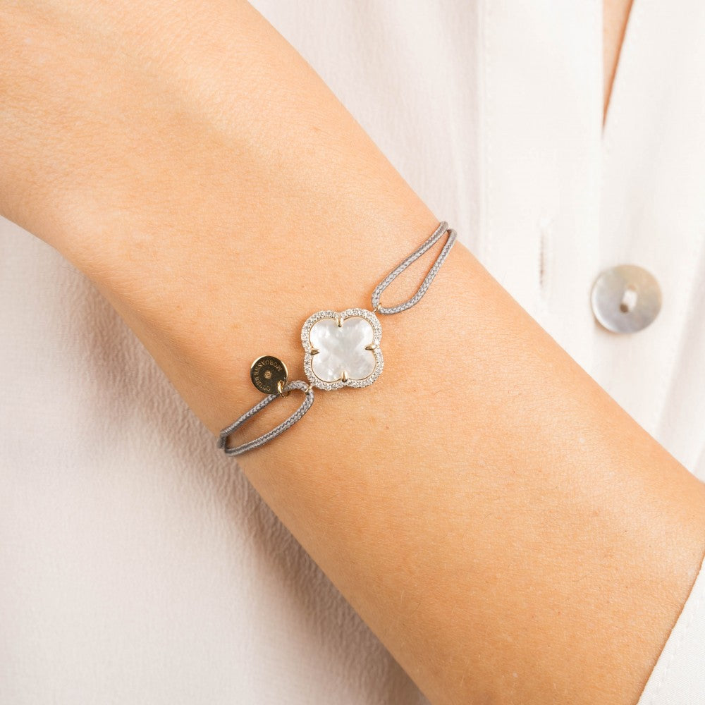 Bracelet Victoria cordon gris nacre blanche or jaune et diamants