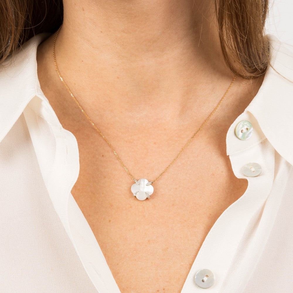 Collier Victoria nacre blanche or jaune et diamants